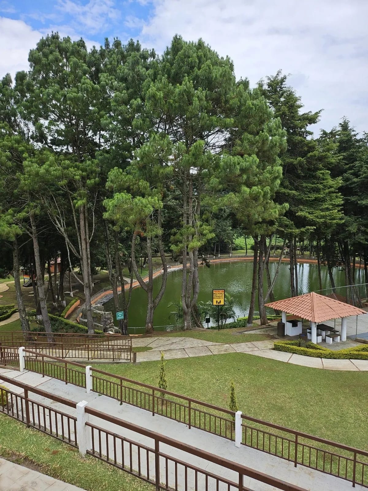 CONDOMINIO MONTECRISTO CLUB, FRENTE A C.C. EL ENCUENTRO SAN JOSE PINULA, SE VENDE HERMOSA CASA DE UN NIVEL, AMBIENTES GRANDES. — Apartamento en Venta en San José Pinula, Guatemala, Ciudad — foto 14 de 17
