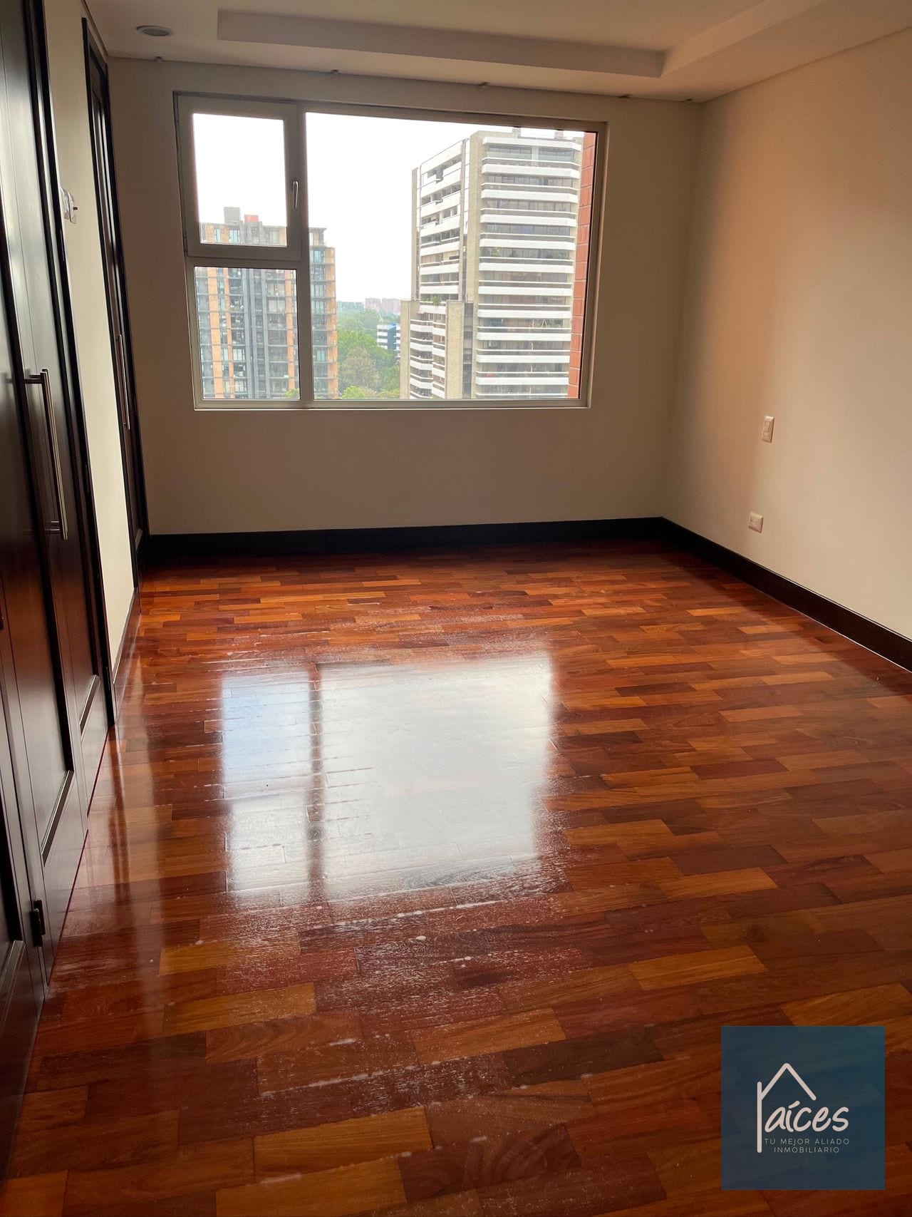 Apartamento en renta SANTA SOFÍA Zona 10 (*20) — Apartamento en Alquiler en Santa Sofía, Zona 10, Guatemala, Ciudad — foto 4 de 12