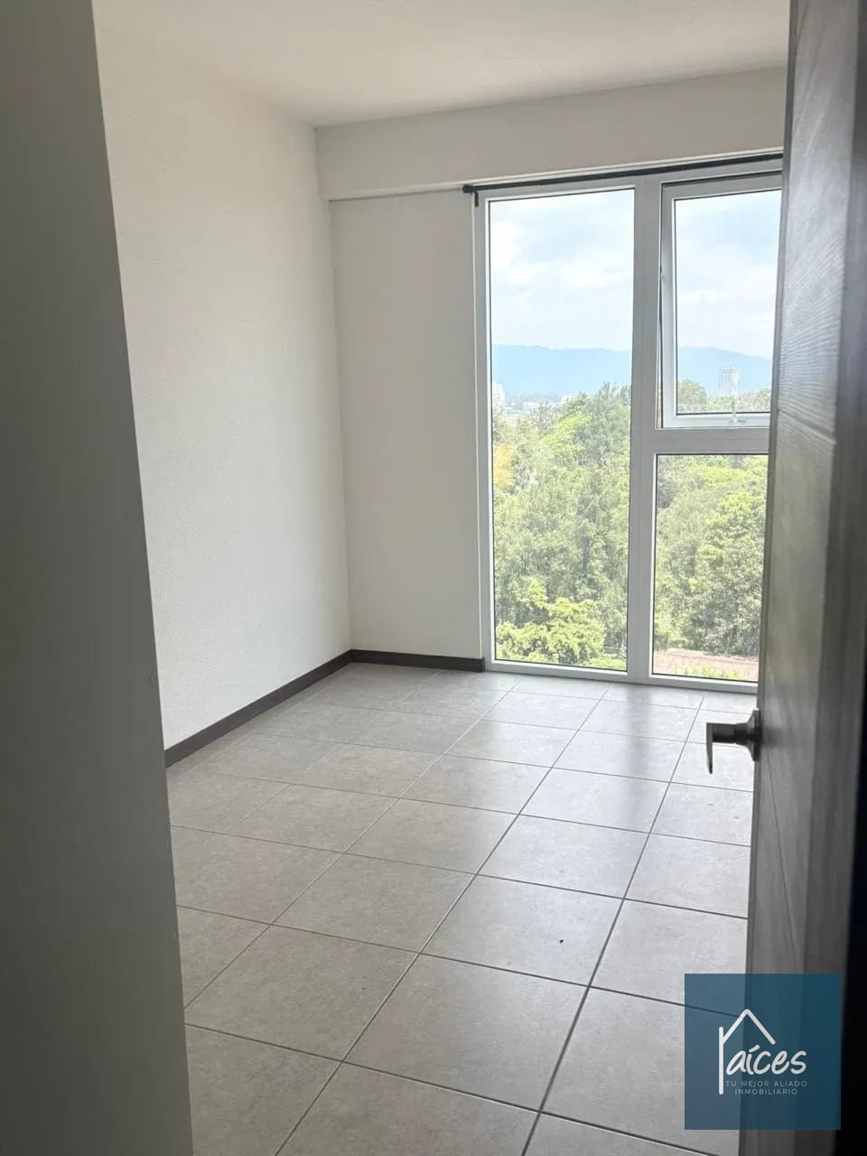 Apartamento en Renta INITI cerca de Colegios Liceo Javier y Monte María — Apartamento en Alquiler en Zona 12, Guatemala, Ciudad — foto 9 de 17