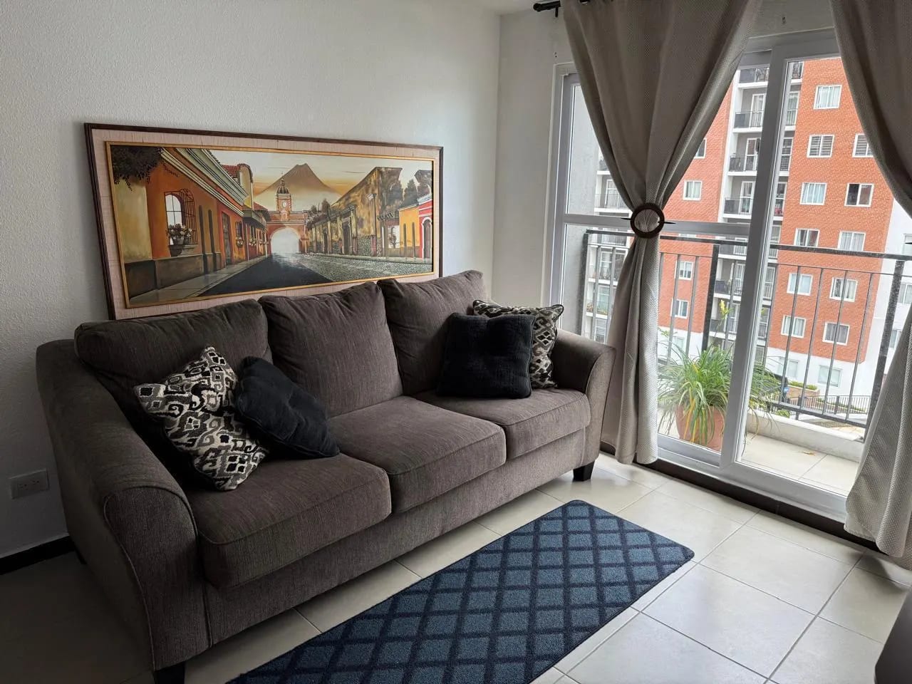 Apartamento Semi-amueblado en Venta en Zona 11 Ciudad de Guatemala — Apartamento en Venta en Zona 11, Guatemala, Ciudad — foto 3 de 5