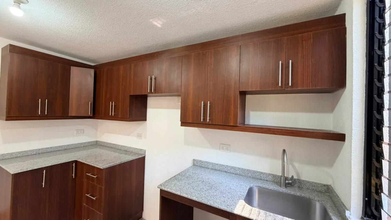 Casa Nueva en Renta en Condominio Paseo Santa Lucia — Casa en Alquiler en Santa Lucía Milpas Altas, Sacatepéquez — foto 4 de 5