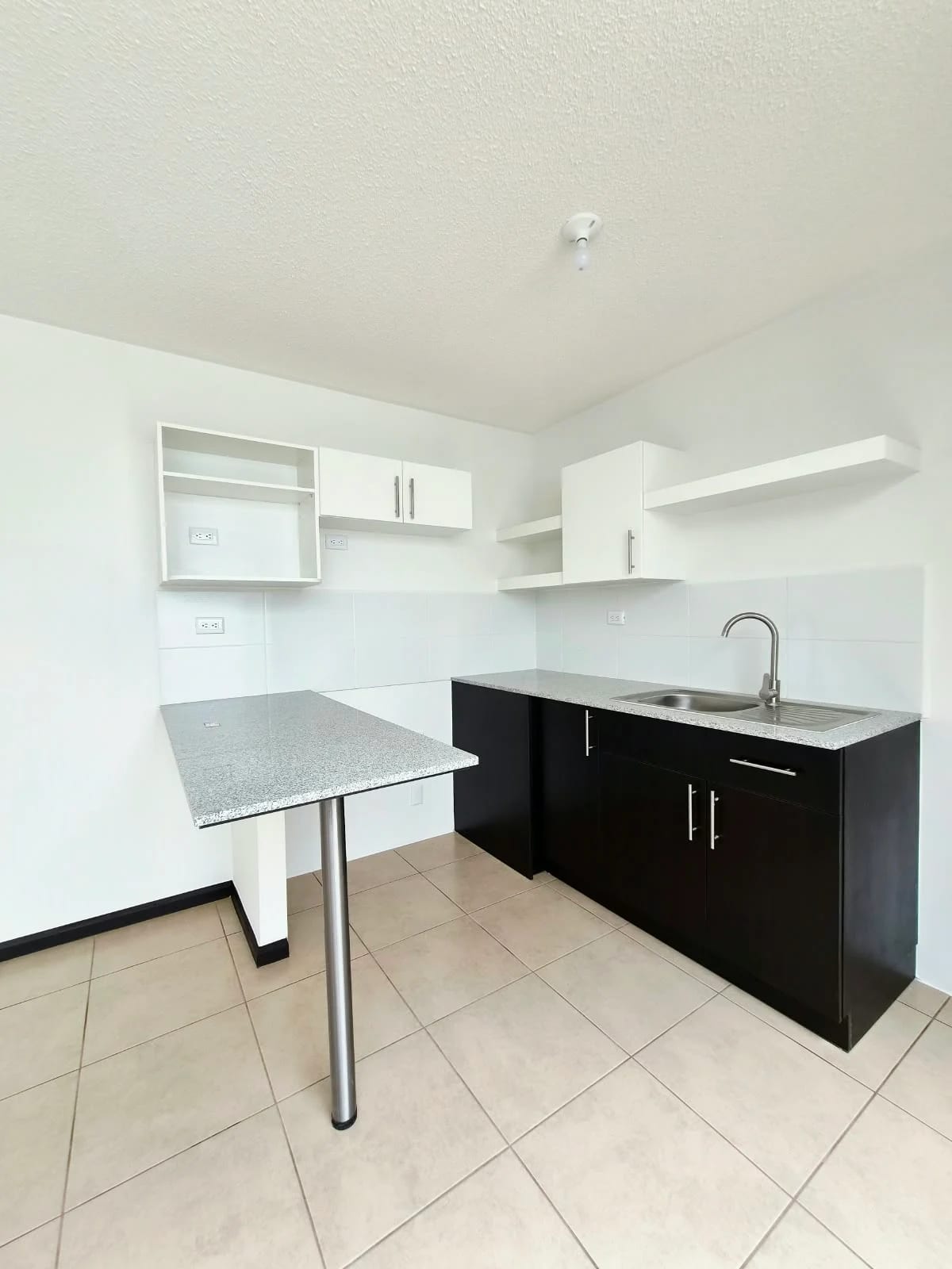 Casa Nueva en Venta en Condominio Senderos del Comendador 2, — Casa en Venta en Ciudad Vieja, Sacatepéquez — foto 2 de 5