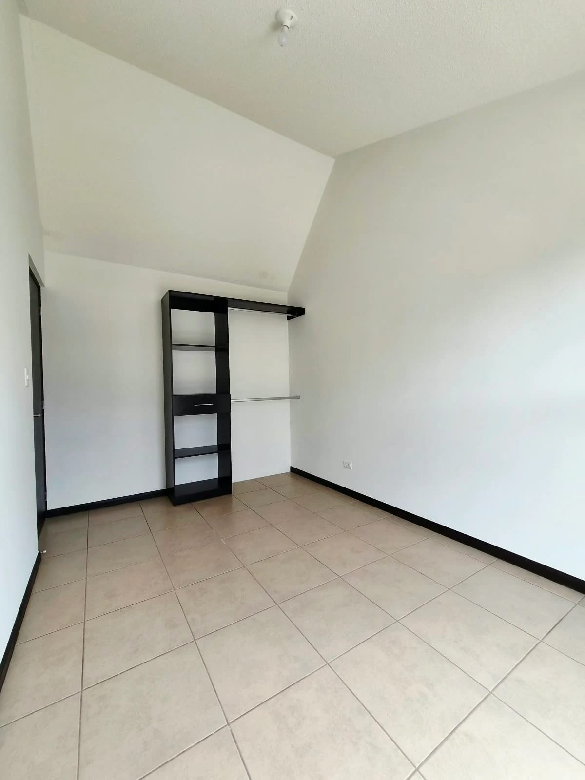 Casa Nueva en Venta en Condominio Senderos del Comendador 2, — Casa en Venta en Ciudad Vieja, Sacatepéquez — foto 3 de 5