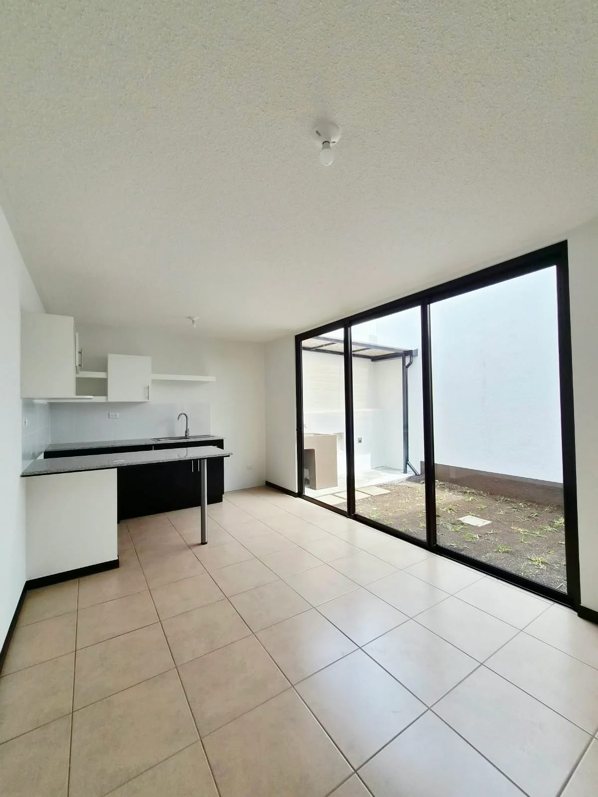Casa Nueva en Venta en Condominio Senderos del Comendador 2, — Casa en Venta en Ciudad Vieja, Sacatepéquez — foto 4 de 5