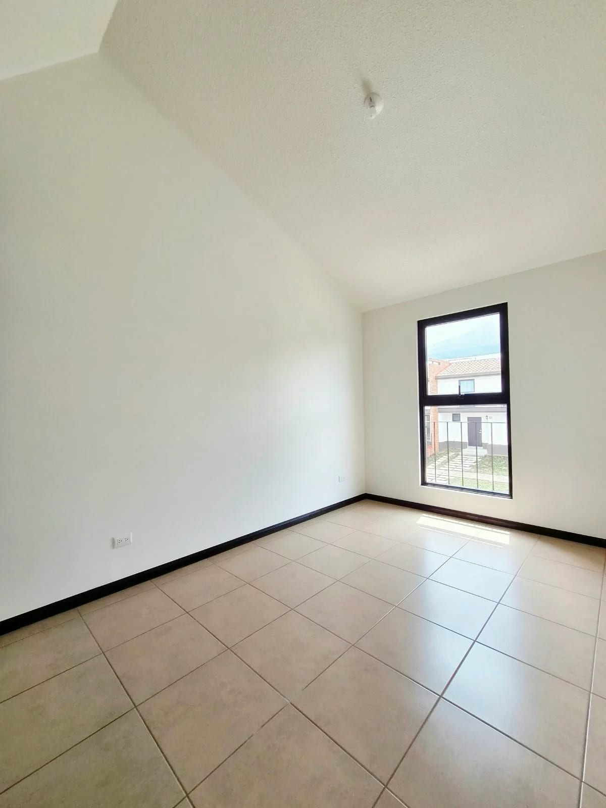 Casa Nueva en Venta en Condominio Senderos del Comendador 2, — Casa en Venta en Ciudad Vieja, Sacatepéquez — foto 5 de 5