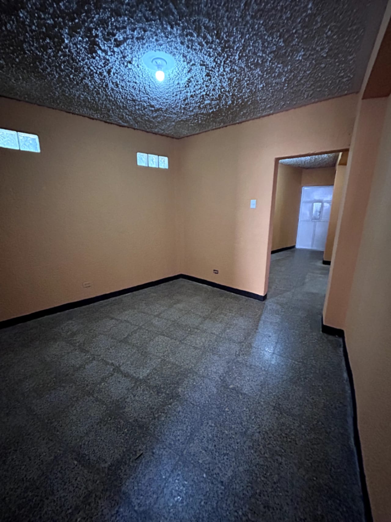 CASA CON SALÓN SOCIAL EN SAN LUCAS SACATEPÉQUEZ — Casa en Venta en San Lucas Sacatepéquez, Sacatepéquez — foto 16 de 17