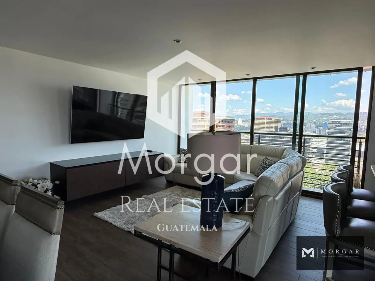 Apartamento en alquiler en Zona 10 de 2 dormitorios en $ 2,200 — Apartamento en Alquiler en Zona 10, Guatemala, Ciudad — foto 1 de 10
