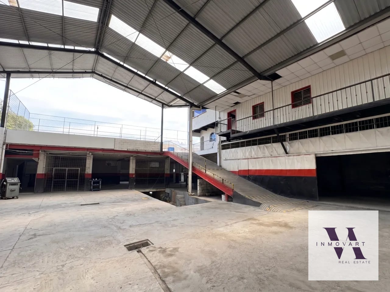 Amplia bodega en San Cristobal Blvd Sur — Bodega / Ofibodega en Alquiler en Zona 8 Mixco, Guatemala, Ciudad — foto 1 de 5