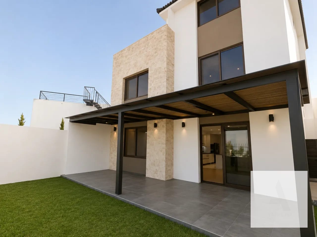 Casa moderna con jardín, pérgola y terraza en zona 16 — Casa en Alquiler en Lomas de San Isidro, Zona 16, Guatemala, Ciudad — foto 4 de 12