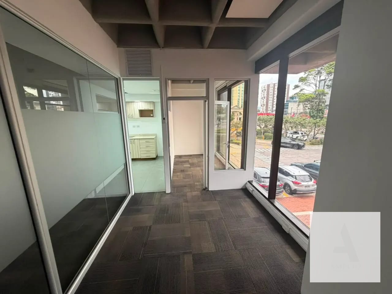 Oficina en Centro Gerencial Las Margaritas — Oficina en Alquiler en Zona 10, Guatemala, Ciudad — foto 6 de 10