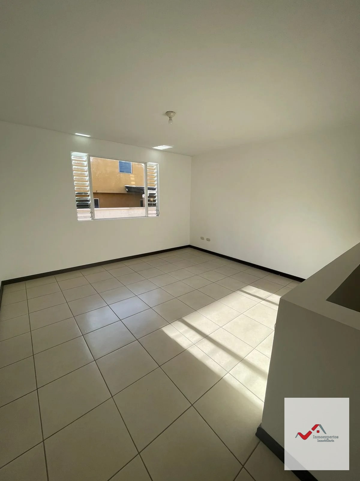 CASA EN VENTA EN CONDOMINIO BOSQUES DE SAN MARINO, ZONA 8 DE MIXCO — Casa en Venta en Zona 8 Mixco, Guatemala, Ciudad — foto 11 de 17