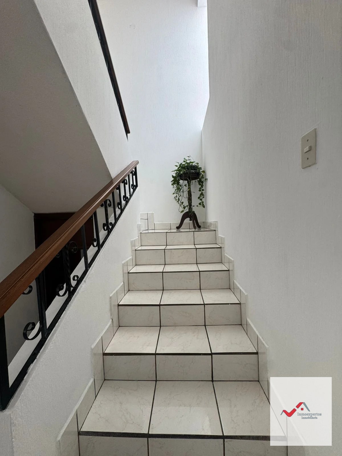 CASA EN VENTA, SAN CRISTOBAL SECTOR B1 ZONA 8 DE MIXCO — Casa en Venta en Zona 8 Mixco, Guatemala, Ciudad — foto 15 de 17