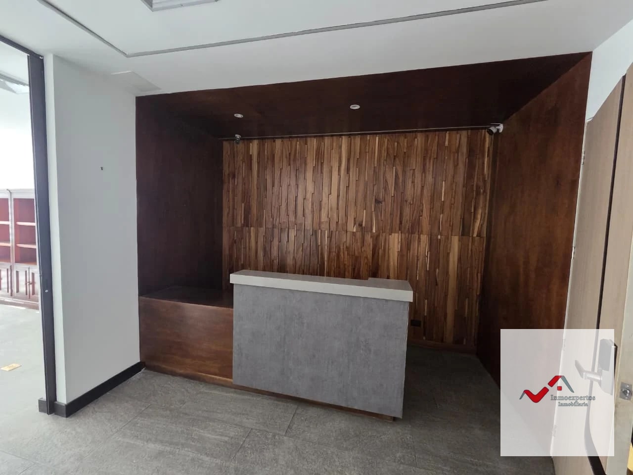 OFICINA EN RENTA RENOVATI ZONA 10 — Oficina en Alquiler en Renovati, Zona 10, Guatemala, Ciudad — foto 8 de 10