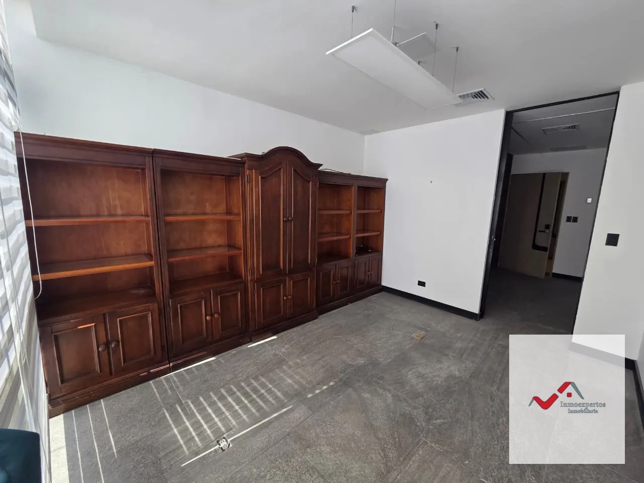 OFICINA EN RENTA RENOVATI ZONA 10 — Oficina en Alquiler en Renovati, Zona 10, Guatemala, Ciudad — foto 7 de 10