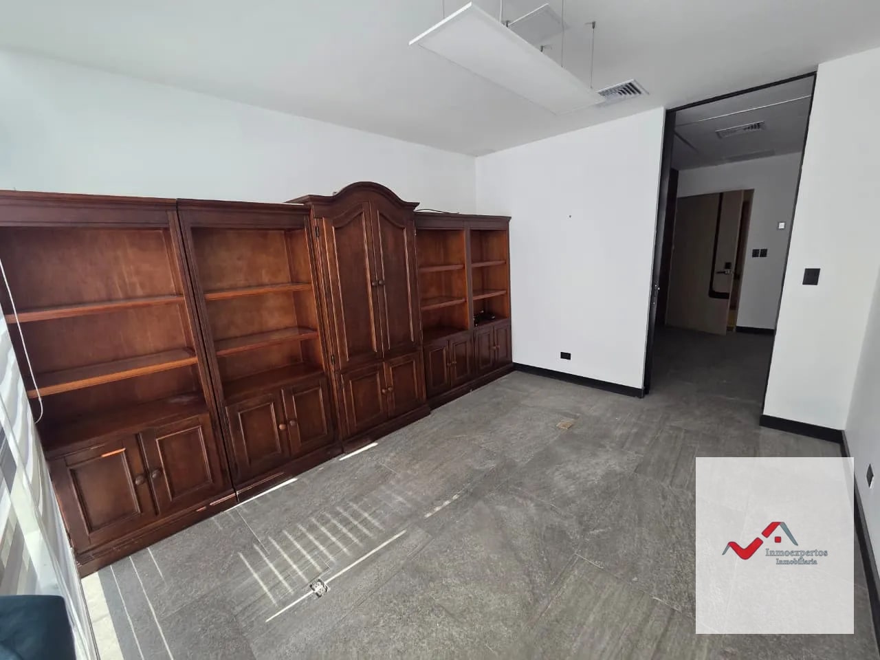 OFICINA EN RENTA RENOVATI ZONA 10 — Oficina en Alquiler en Renovati, Zona 10, Guatemala, Ciudad — foto 9 de 10