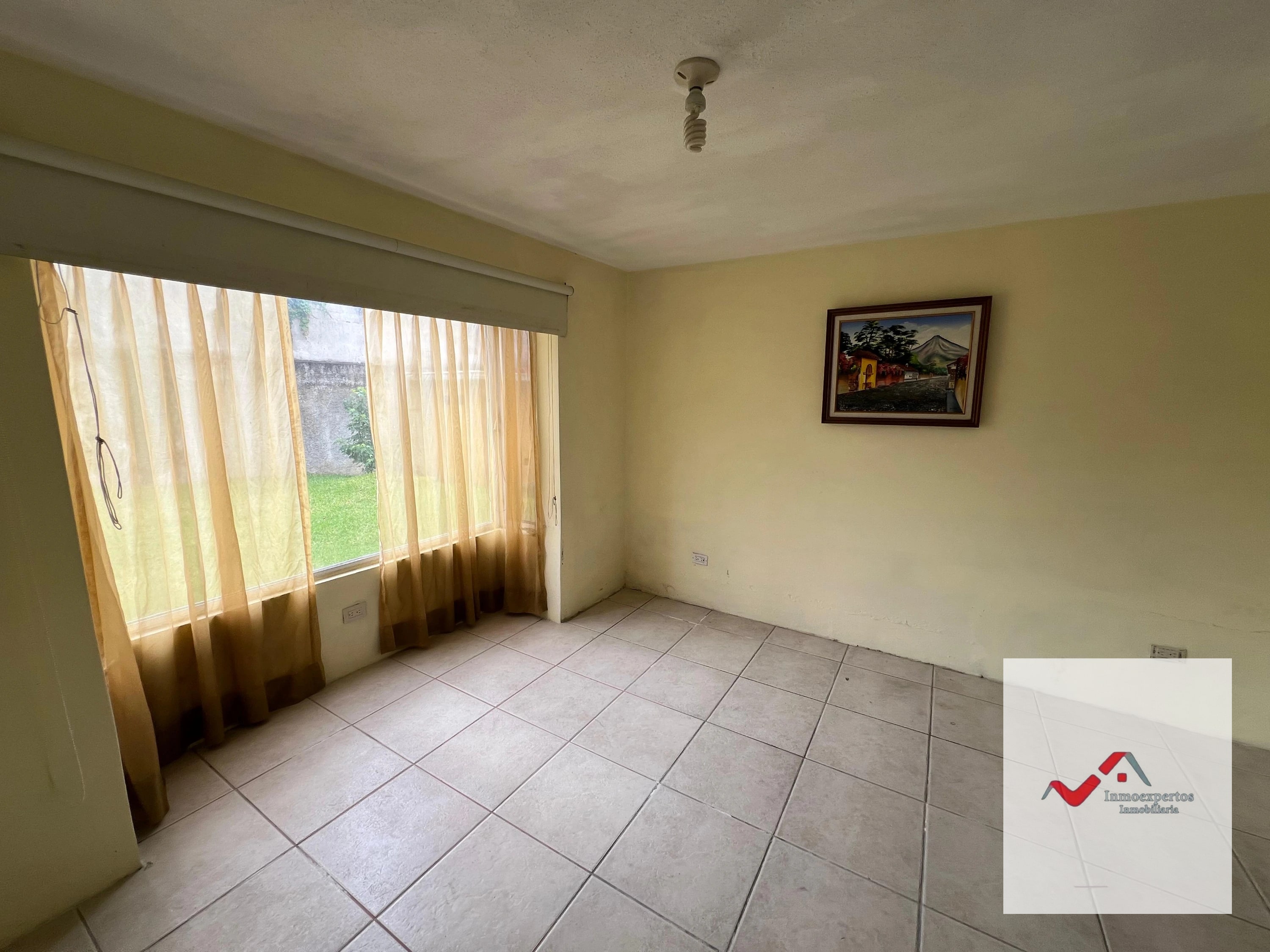 CASA EN VENTA SAN CRISTOBAL, ZONA 8 DE MIXCO RESIDENCIAL LOMA REAL — Casa en Venta en Loma Real, Zona 8 Mixco, Guatemala, Ciudad — foto 15 de 16