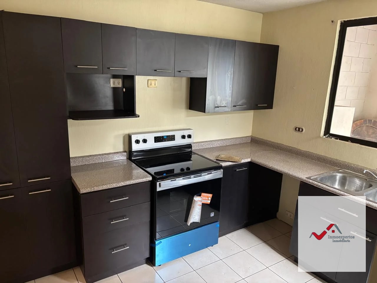 CASA EN VENTA CARRETERA A EL SALVADOR KM. 19.8 CONDOMINIO LOS MANZANILLOS — Casa en Venta en Las Manzanillas, Carretera a El Salvador, Guatemala, Ciudad — foto 8 de 17
