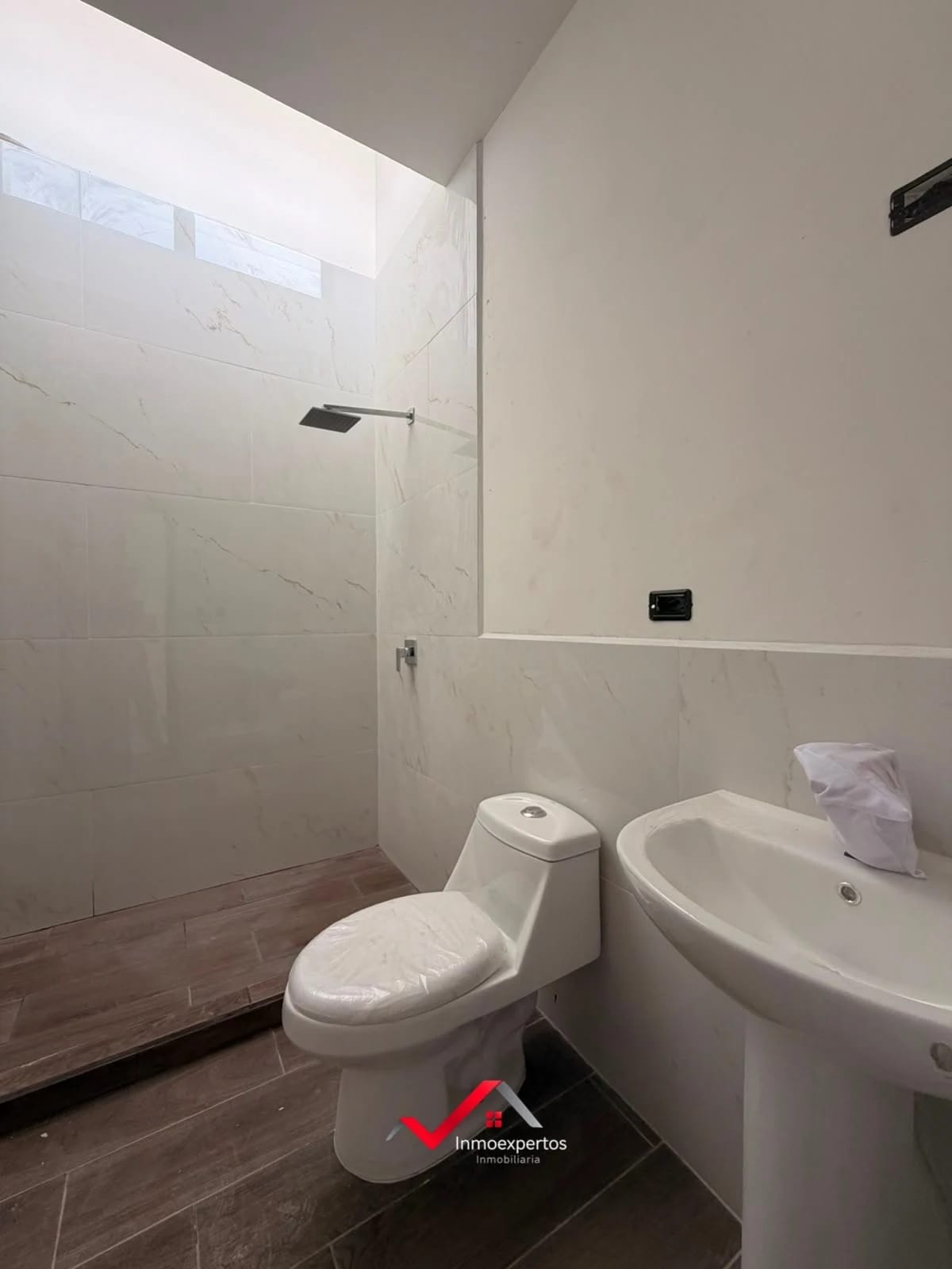 Casa en Venta San Cristobal Sector B2, Zona 8 de Mixco — Casa en Venta en Zona 8 Mixco, Guatemala, Ciudad — foto 2 de 17