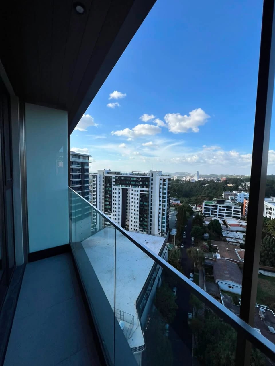 Apartamento en Renta, Zzona 15 Edificio Gaura Vista Hermosa 1 — Apartamento en Alquiler en Gaura, Zona 15, Guatemala, Ciudad — foto 2 de 12