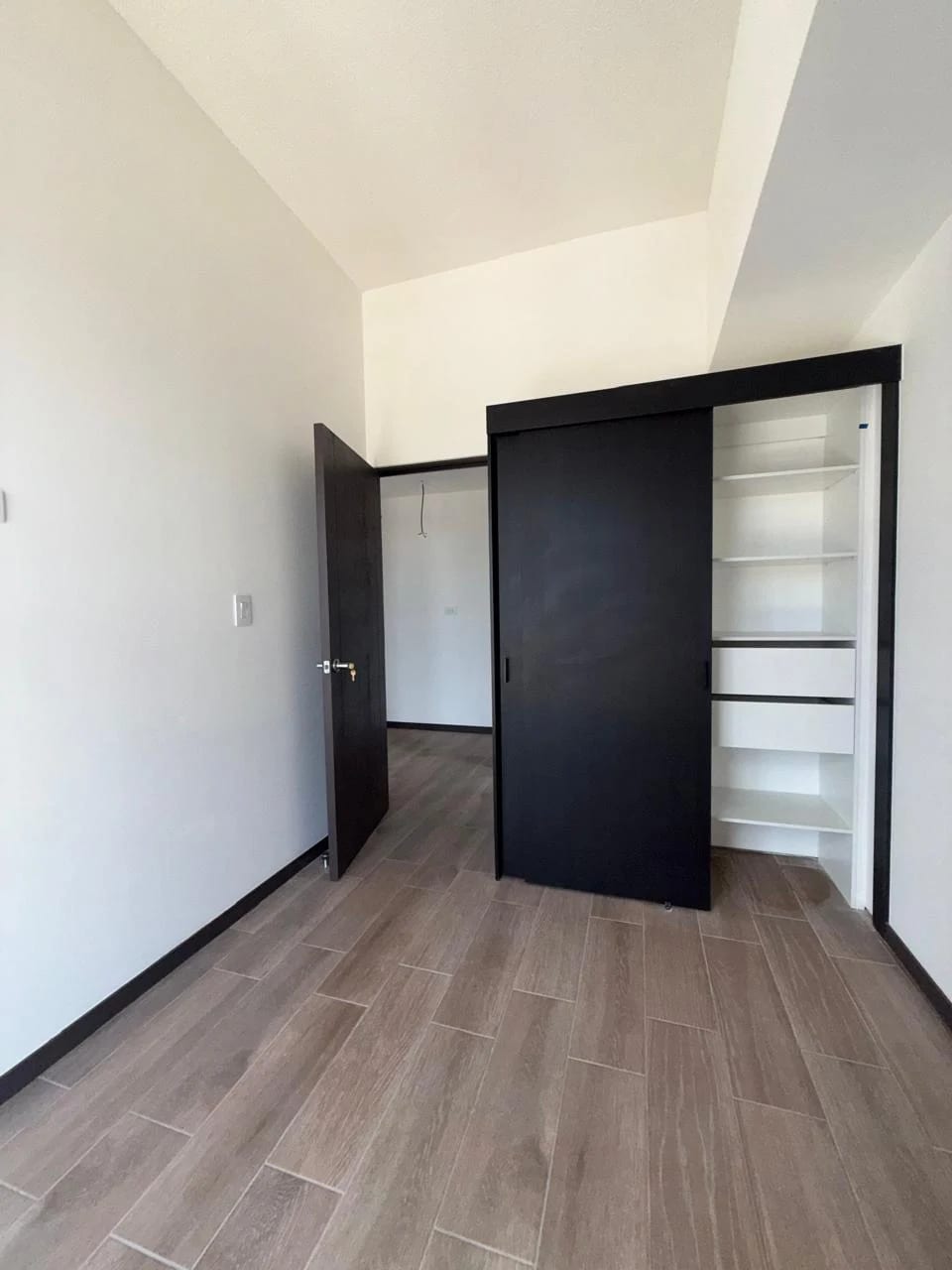 Espectacular apartamento de tres dormitorios en zona 11 Mariscal — Apartamento en Venta en Zona 11, Guatemala, Ciudad — foto 10 de 15
