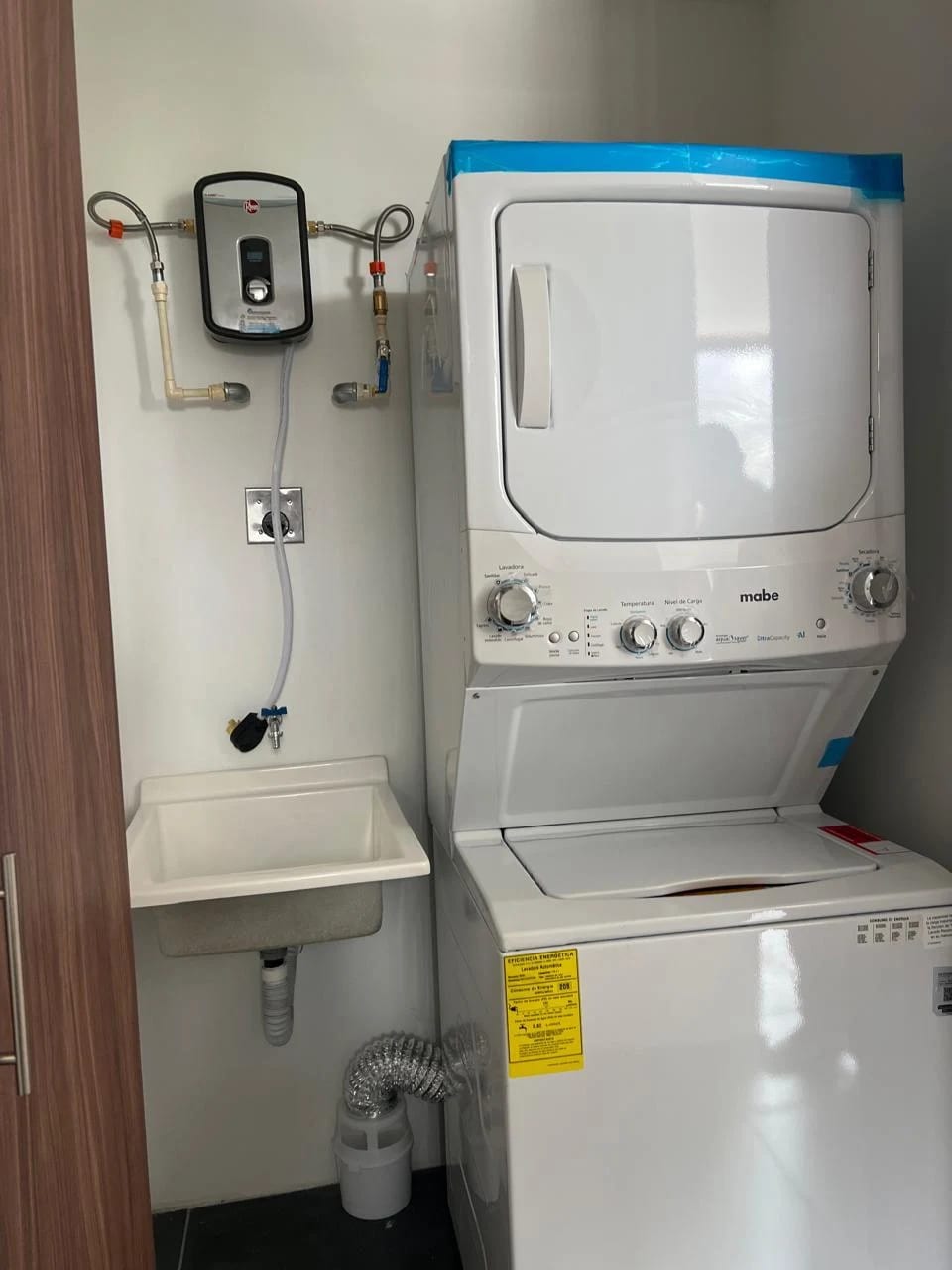 Lindo apartamento de dos dormitorios — Apartamento en Alquiler en Zona Viva, Zona 10, Guatemala, Ciudad — foto 8 de 17
