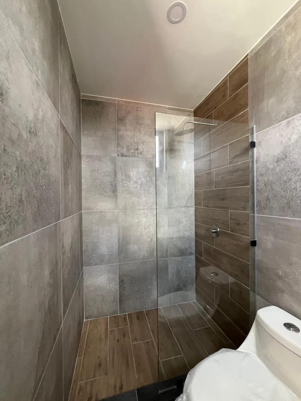 Lindo apartamento de dos dormitorios — Apartamento en Alquiler en Zona Viva, Zona 10, Guatemala, Ciudad — foto 13 de 17