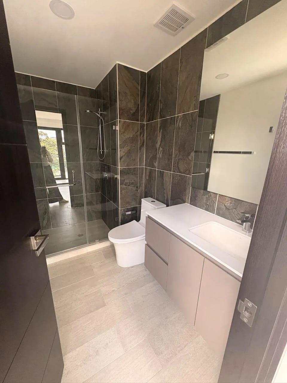 Baño — Amplio apartamento en VERDU ZONA 13, 99.96mtr2 Tres dormitorios — Apartamento en Venta en Verdú, Zona 13, Guatemala, Ciudad — foto 8 de 13