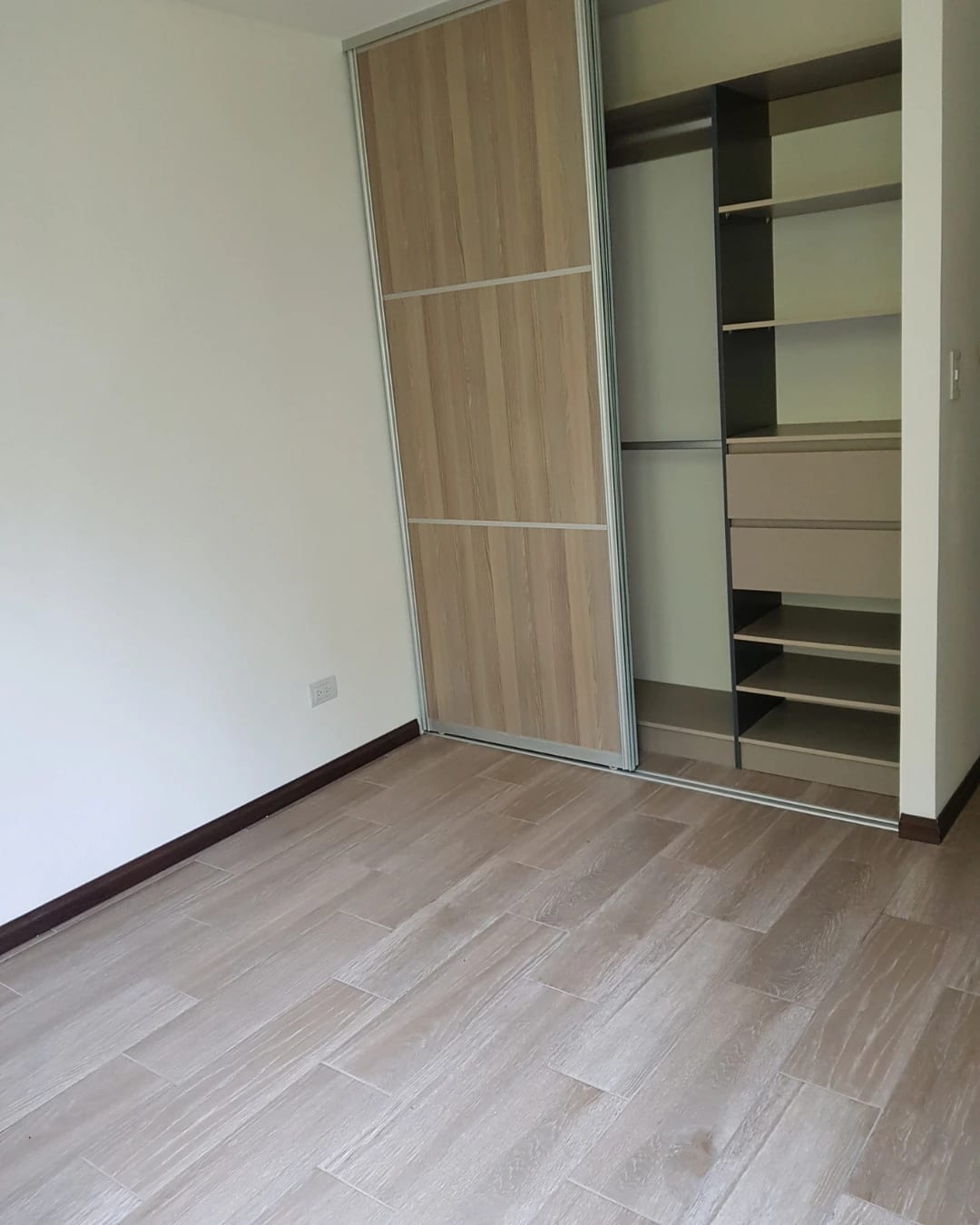 SAN ISIDRO 2021 | ESPECTACULAR APARTAMENTO EN RENTA 3 HAB. — Apartamento en Alquiler en San Isidro 20/21, Zona 16, Guatemala, Ciudad — foto 11 de 17