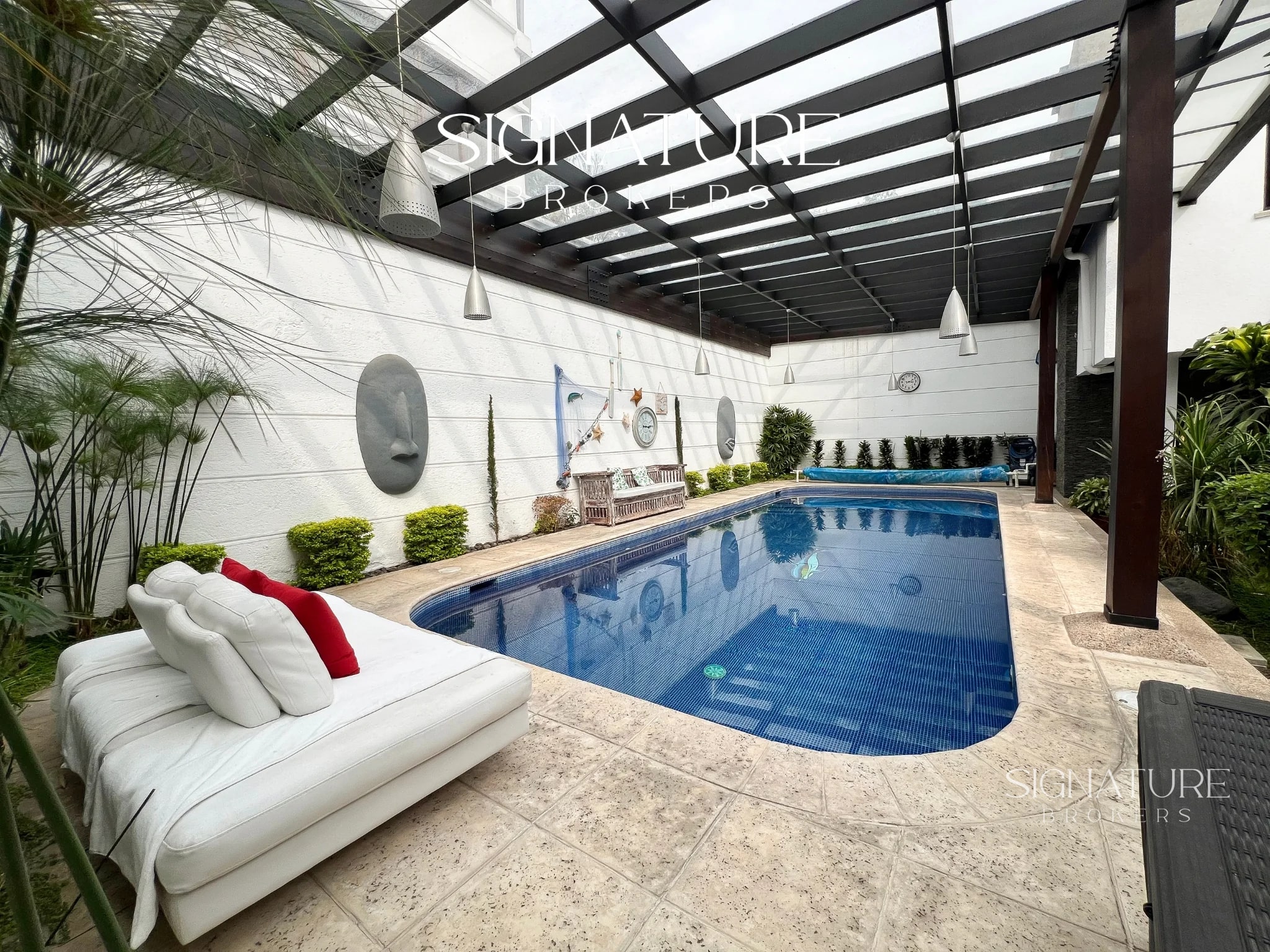 Casa con Piscina en venta Zona 15 – VHI dentro de garita - 4