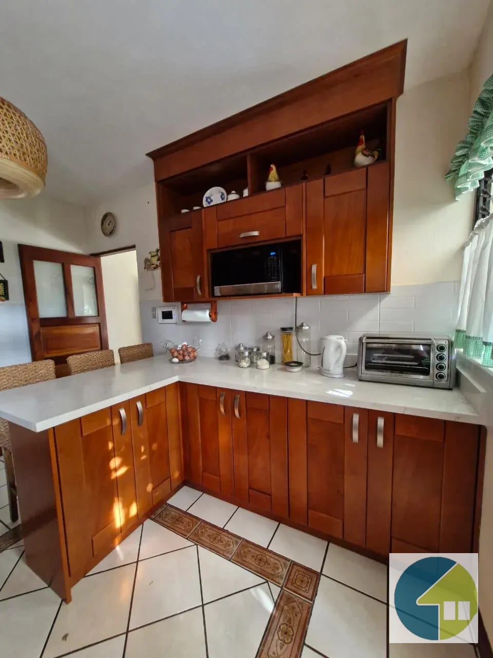 Hermosa Casa de 2 Niveles en Terravista con Amplio Jardín — Casa en Venta en Terravista, Carretera a El Salvador, Guatemala, Ciudad — foto 10 de 16