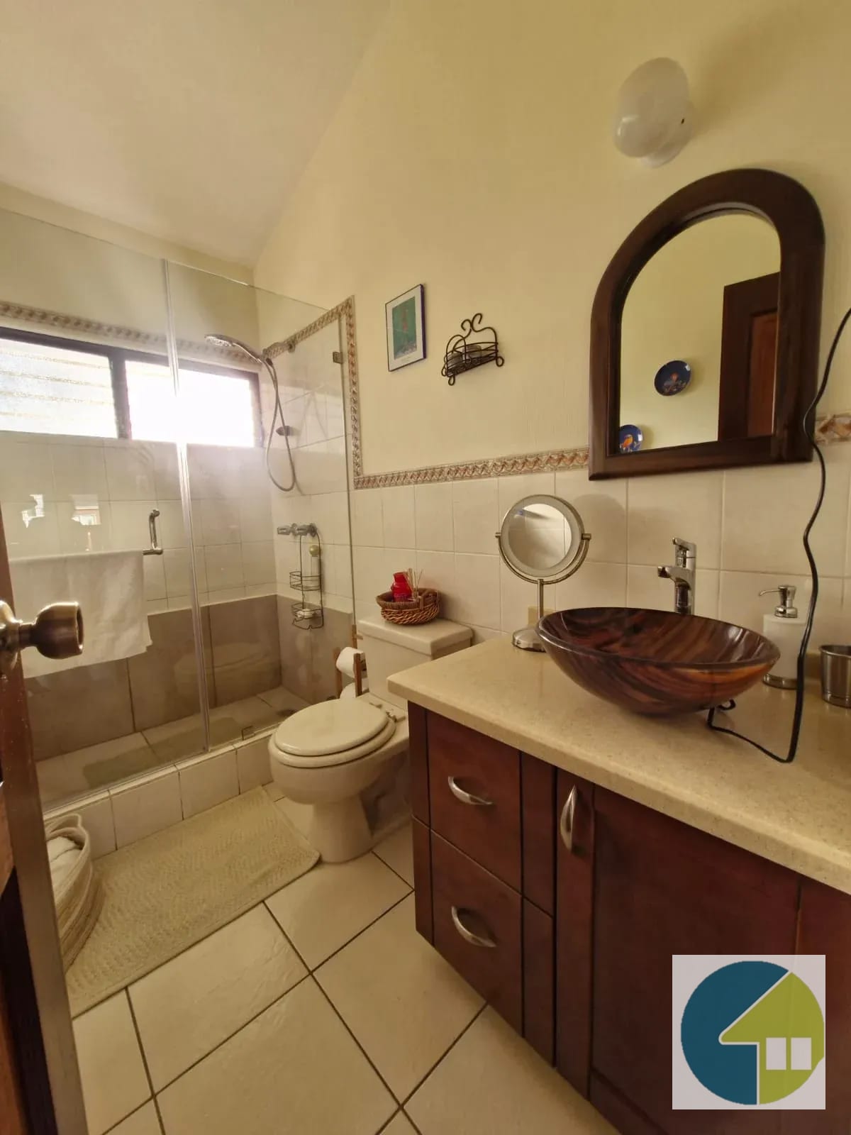 Hermosa Casa de 2 Niveles en Terravista con Amplio Jardín — Casa en Venta en Terravista, Carretera a El Salvador, Guatemala, Ciudad — foto 14 de 16