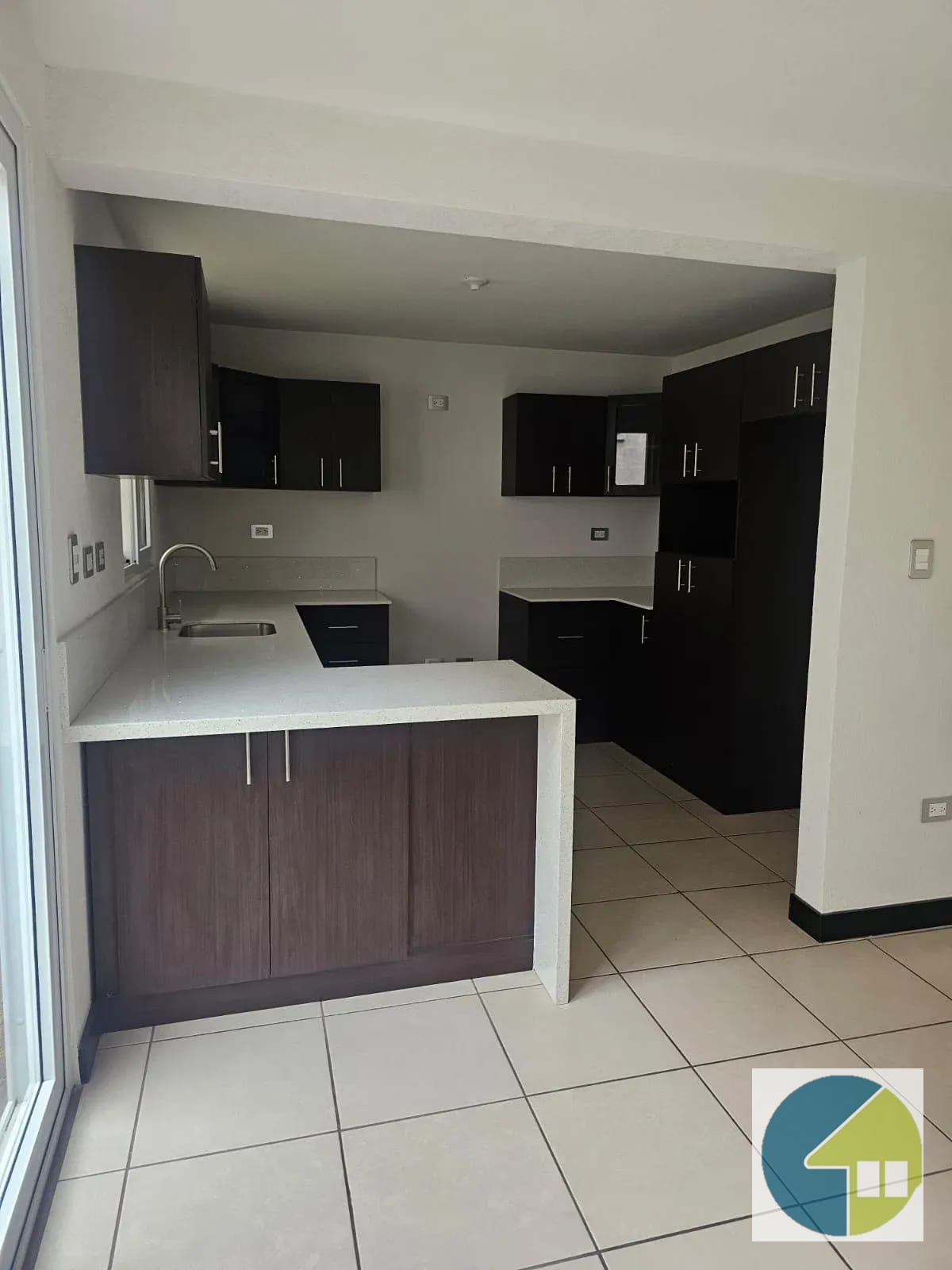 Cocina — Para Estrenar Casas con Preciosa Pérgola — Casa en Venta en Carretera a El Salvador, Guatemala, Ciudad — foto 3 de 14