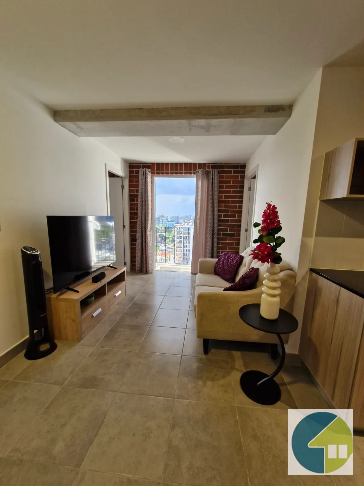 Sala — Apartamento Amueblado y Equipado en Zona 10 — Apartamento en Venta en Fiamene, Zona 10, Guatemala, Ciudad — foto 1 de 15