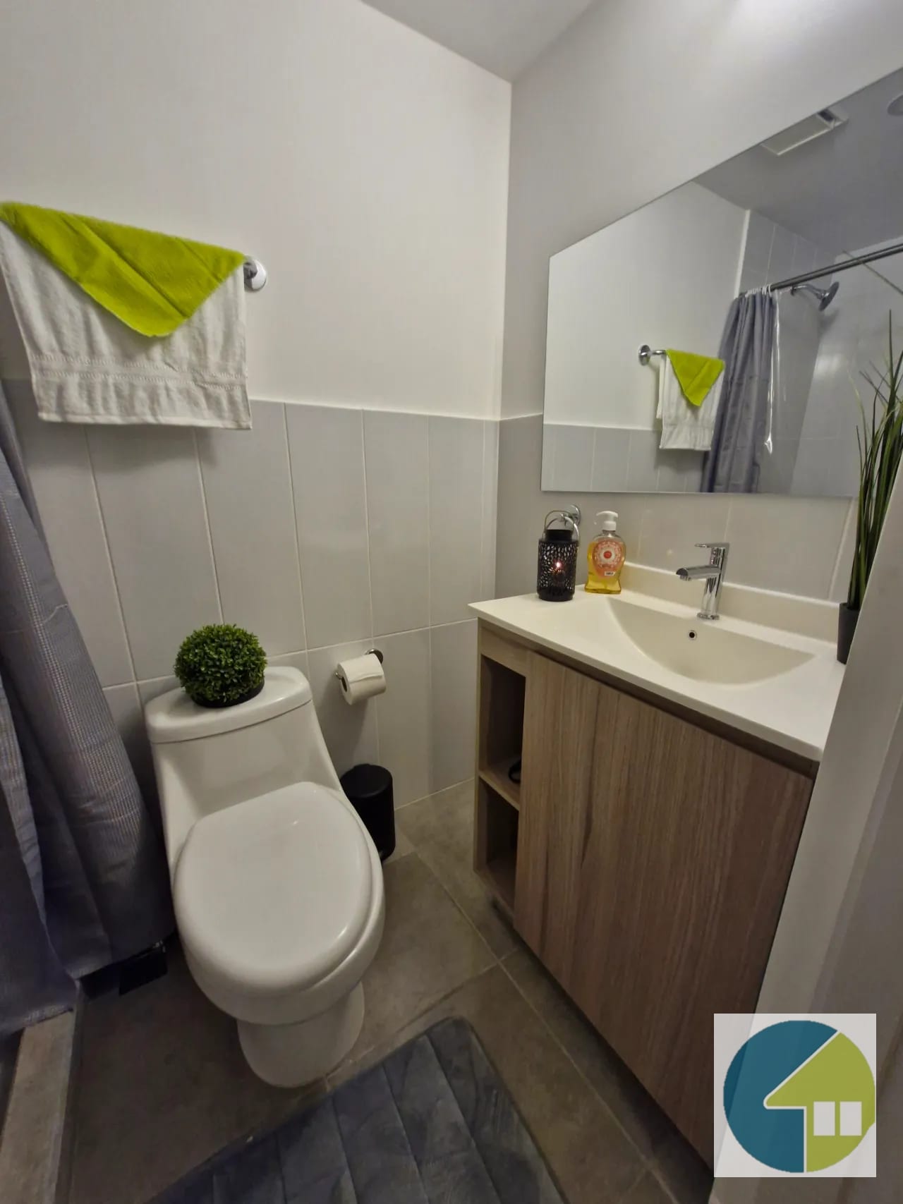 Baño — Apartamento Amueblado y Equipado en Zona 10 — Apartamento en Venta en Fiamene, Zona 10, Guatemala, Ciudad — foto 6 de 15