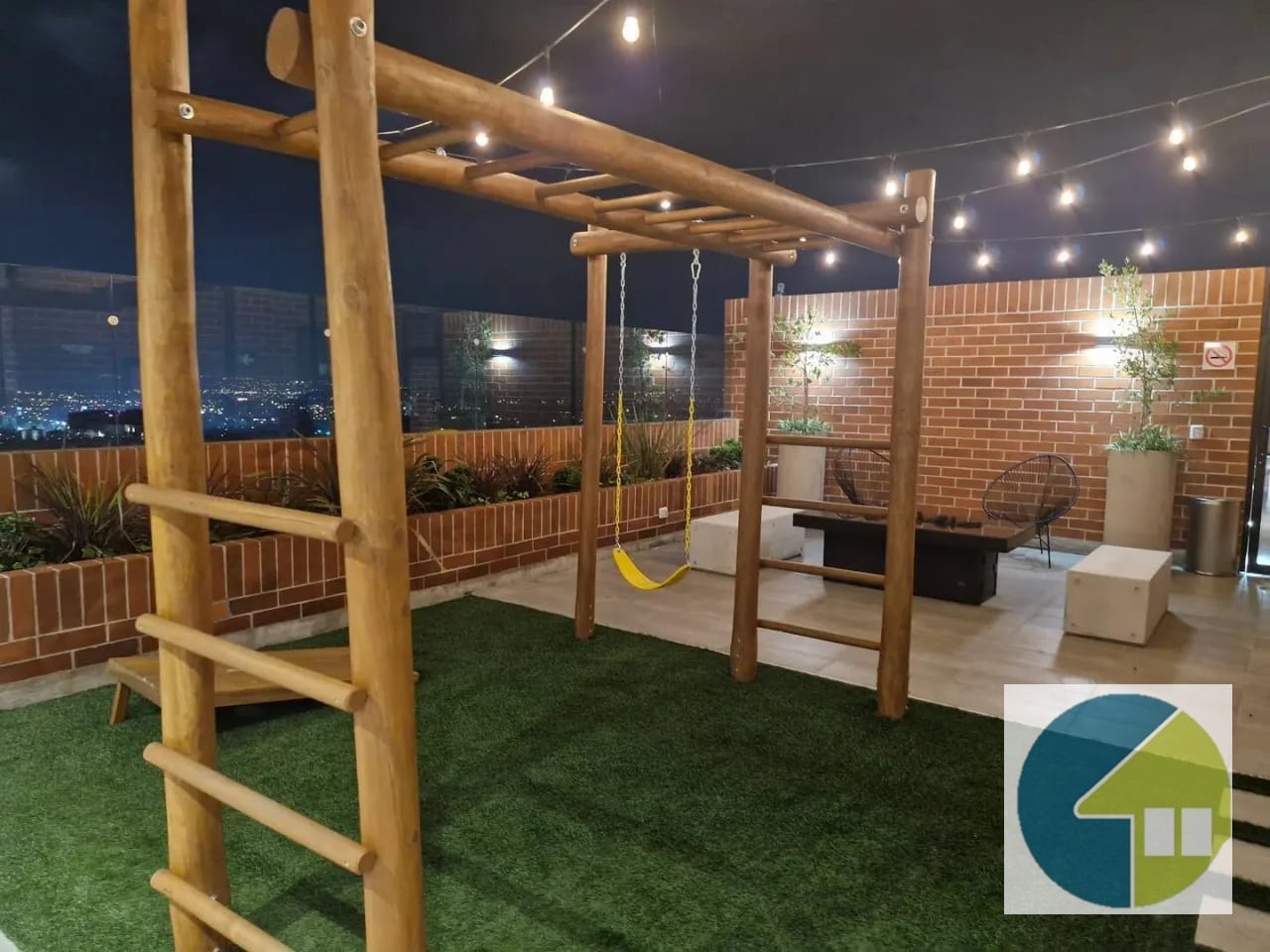 Terraza — Apartamento amueblado y equipado en venta en zona 10 — Apartamento en Venta en Fiamene, Zona 10, Guatemala, Ciudad — foto 11 de 14