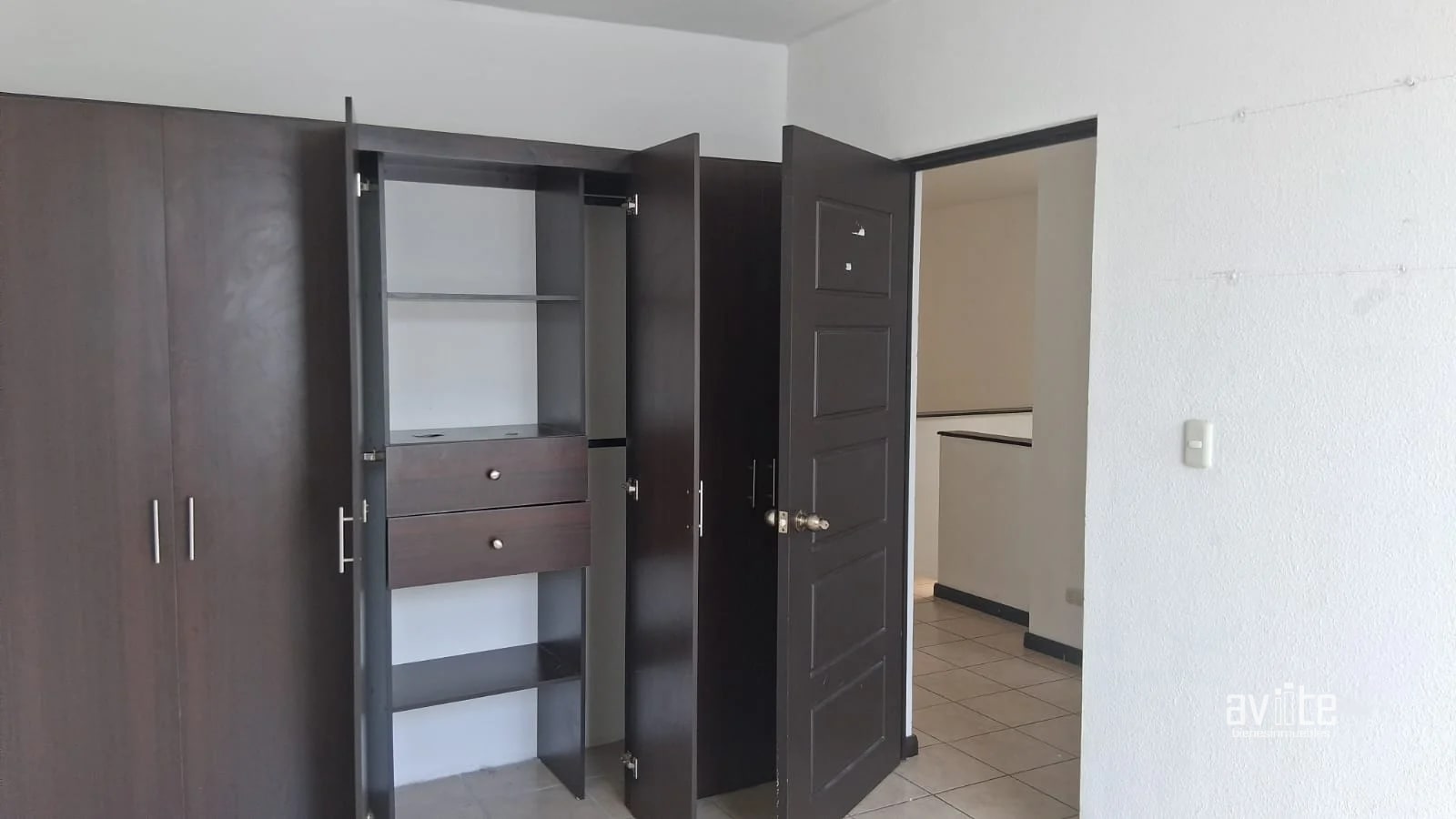Cañadas del Naranjo, zona 4 de Mixco. Casa en venta Q1,900,000 — Casa en Venta en Montserrat II, Zona 4 Mixco, Guatemala, Ciudad — foto 11 de 15
