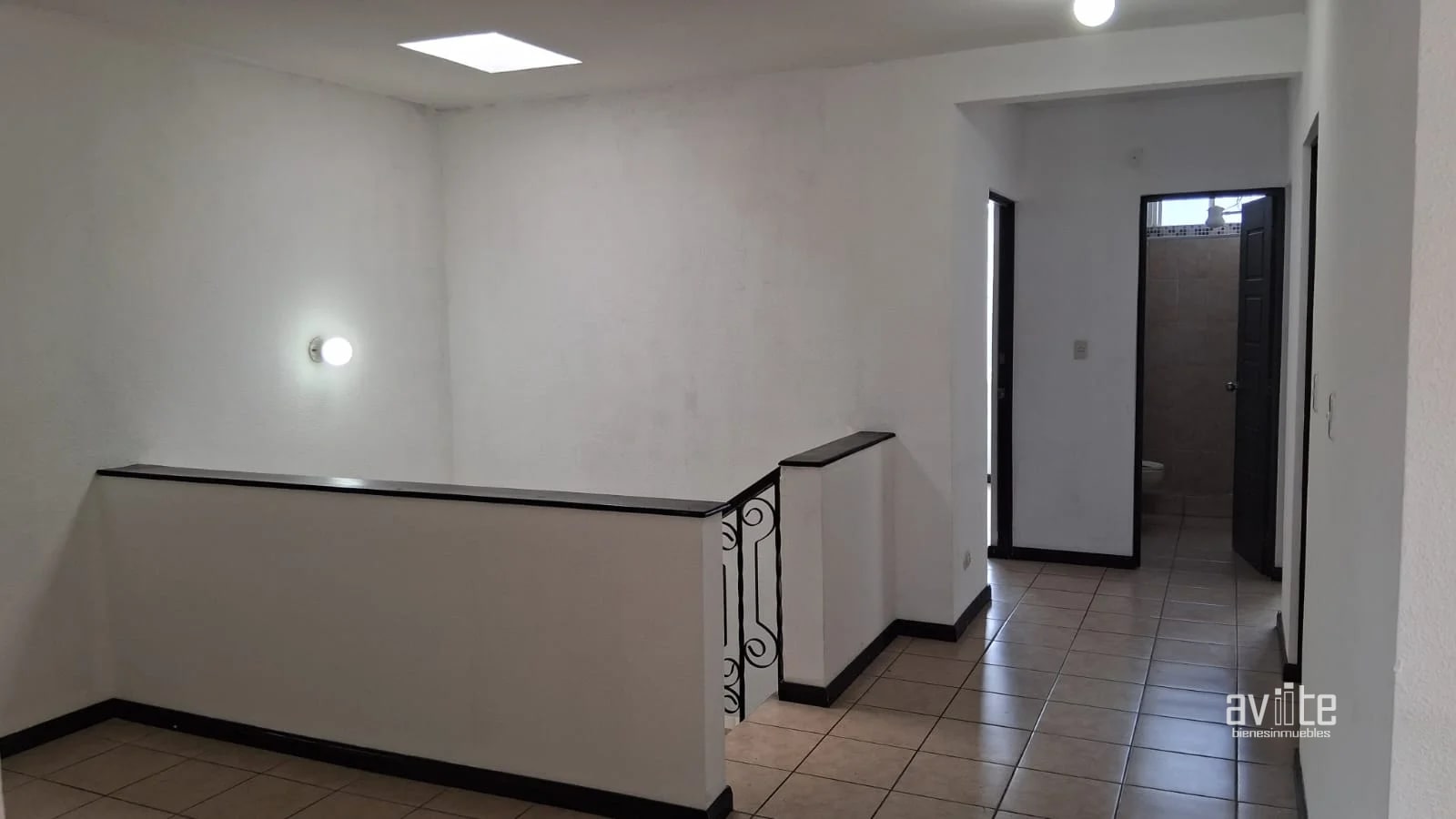 Cañadas del Naranjo, zona 4 de Mixco. Casa en venta Q1,900,000 — Casa en Venta en Montserrat II, Zona 4 Mixco, Guatemala, Ciudad — foto 2 de 15
