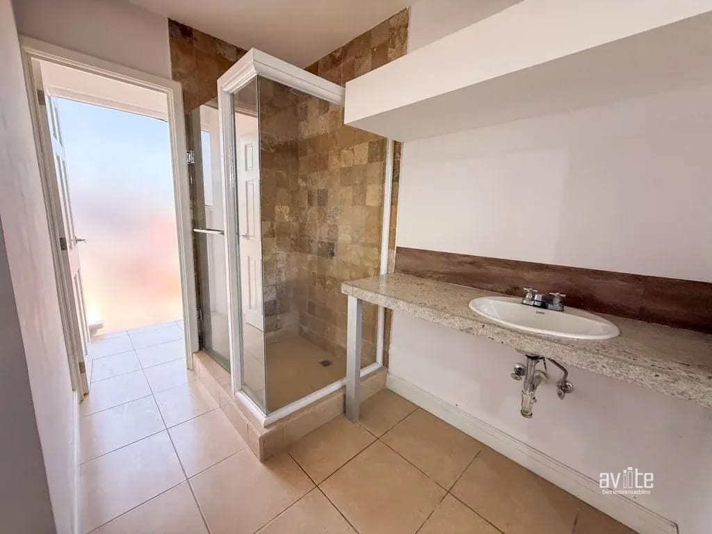 Casa dentro de Condominio, cerca de Cayala y URL Q3,500,000 más impuestos — Casa en Venta en Zona 16, Guatemala, Ciudad — foto 7 de 13