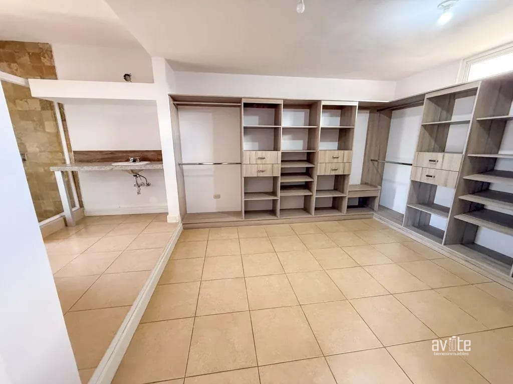 Casa dentro de Condominio, cerca de Cayala y URL Q3,500,000 más impuestos — Casa en Venta en Zona 16, Guatemala, Ciudad — foto 6 de 13