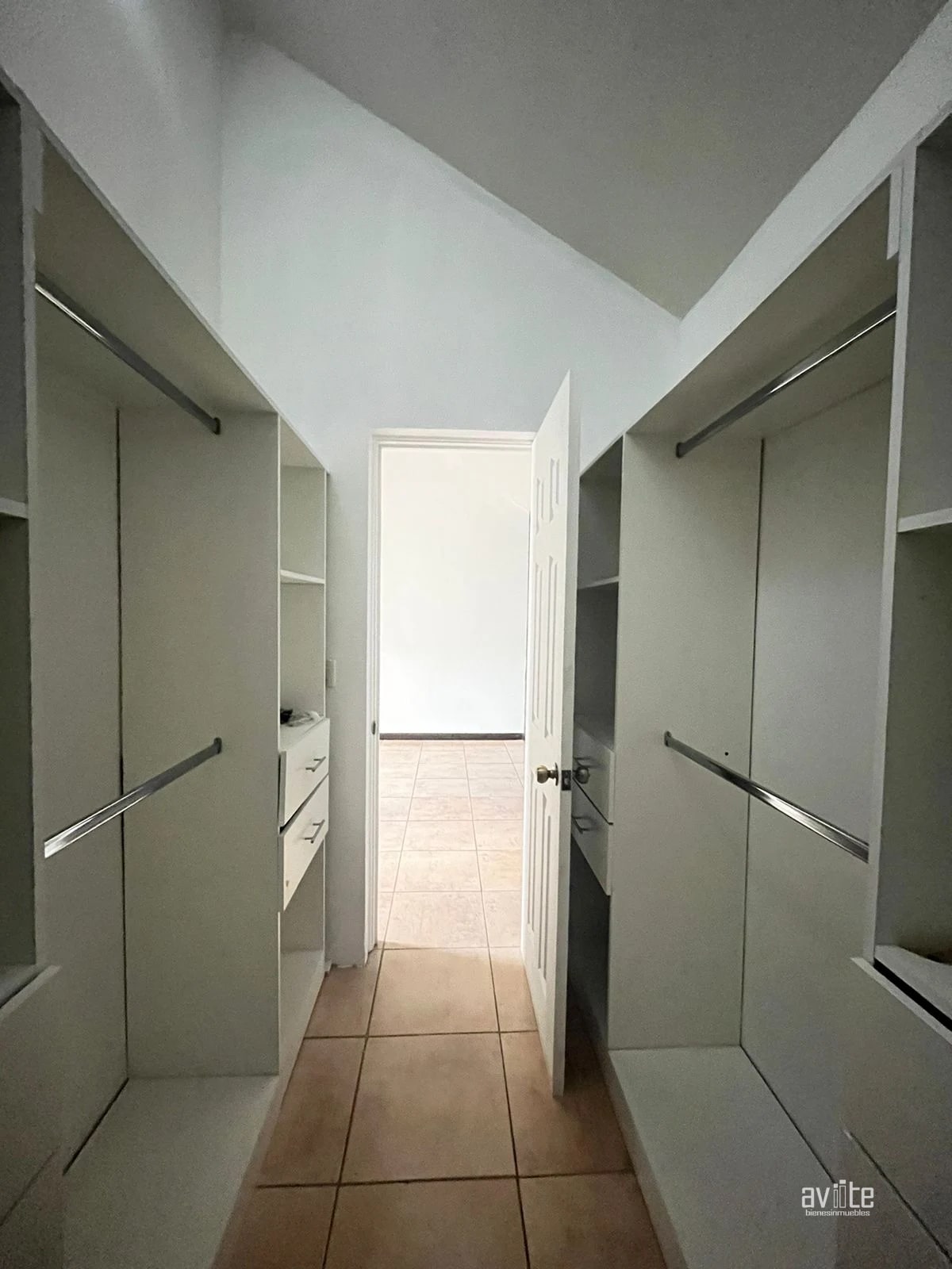 Casa tipo Solana, 4 dormitorios. Condado Naranjo, Alameda Norte $390,000 — Casa en Venta en Condado Naranjo, Zona 4 Mixco, Guatemala, Ciudad — foto 13 de 16