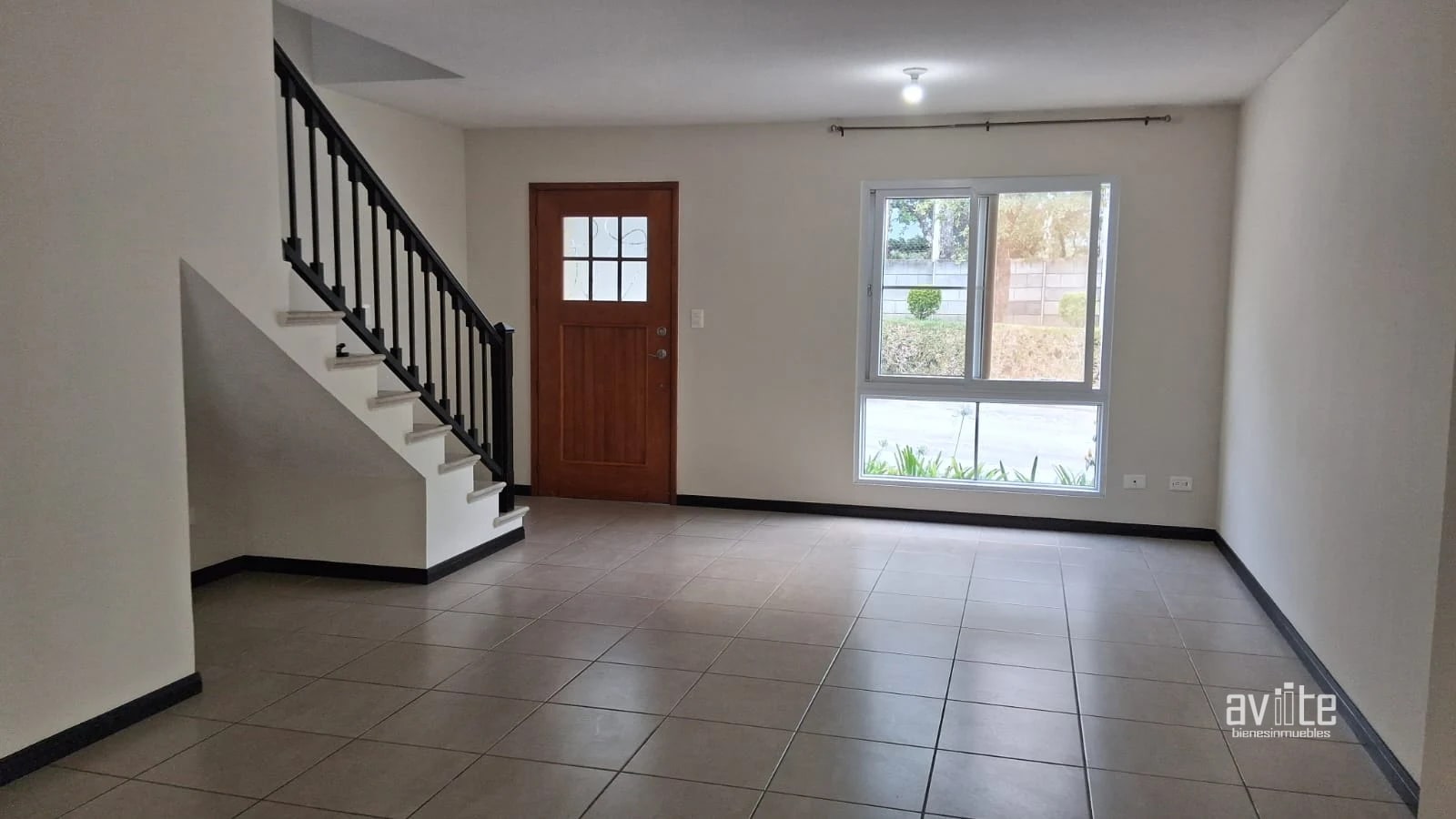 Condado Naranjo, casa Solana de construcción reciente en venta — Casa en Venta en Condado Naranjo, Zona 4 Mixco, Guatemala, Ciudad — foto 2 de 17