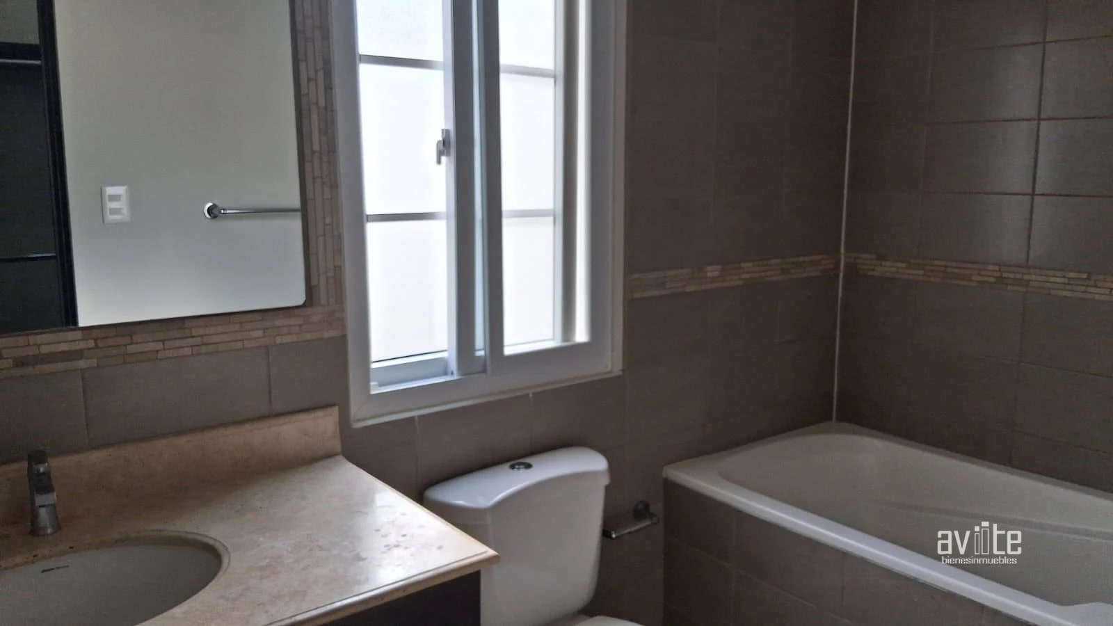 Condado Naranjo, casa Solana de construcción reciente en venta — Casa en Venta en Condado Naranjo, Zona 4 Mixco, Guatemala, Ciudad — foto 14 de 17
