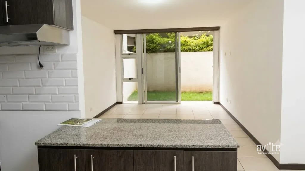 Apartamento con jardín de 2 habitaciones en Condado Naranjo, Alegría — Apartamento en Alquiler en Condado Naranjo, Zona 4 Mixco, Guatemala, Ciudad — foto 6 de 13