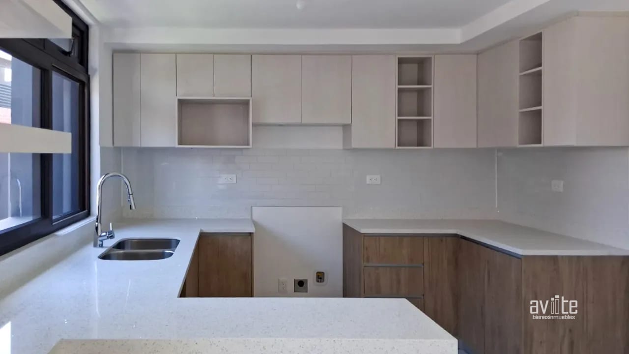Condado Naranjo, casa para estrenar Q10,500.00 — Casa en Alquiler en Condado Naranjo, Zona 4 Mixco, Guatemala, Ciudad — foto 5 de 11