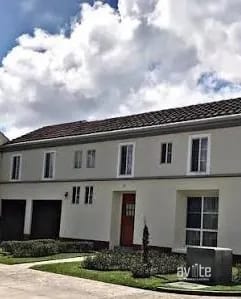 Casa con jardín grande, de Alameda Norte en Condado Naranjo — Casa en Alquiler en Condado Naranjo, Zona 4 Mixco, Guatemala, Ciudad — foto 1 de 9