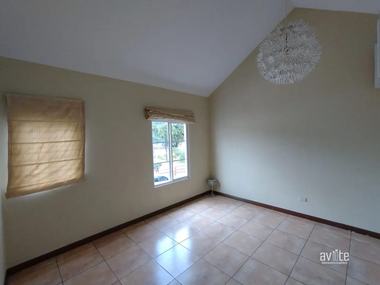 Condado Naranjo, casa Alambra en venta Q2,750,000 — Casa en Venta en Condado Naranjo, Zona 4 Mixco, Guatemala, Ciudad — foto 2 de 11