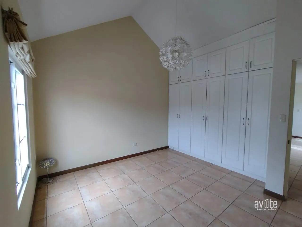Condado Naranjo, casa Alambra en venta Q2,750,000 — Casa en Venta en Condado Naranjo, Zona 4 Mixco, Guatemala, Ciudad — foto 7 de 11