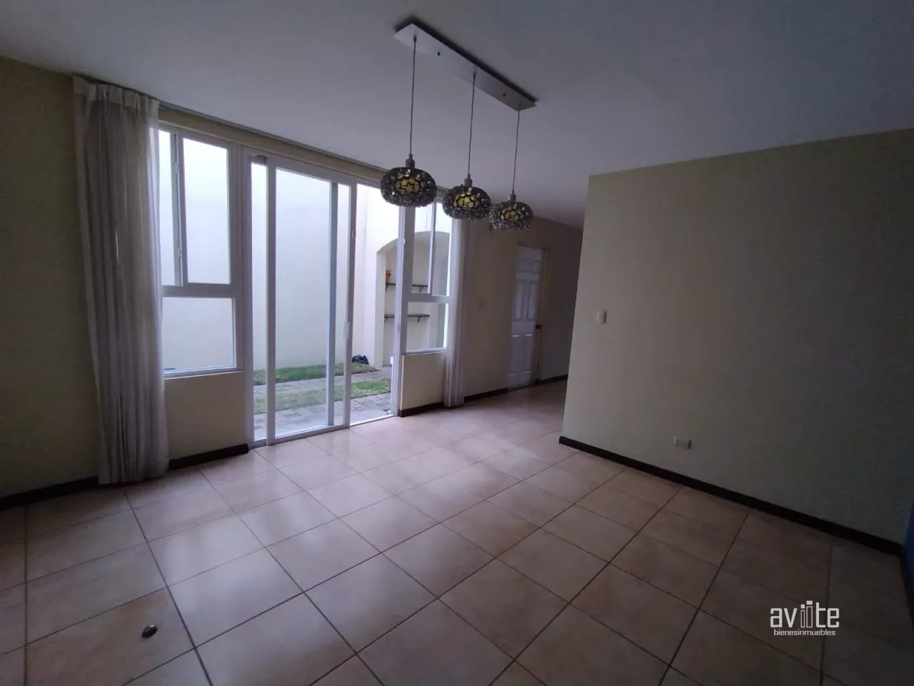 Condado Naranjo, casa Alambra en venta Q2,750,000 — Casa en Venta en Condado Naranjo, Zona 4 Mixco, Guatemala, Ciudad — foto 9 de 11