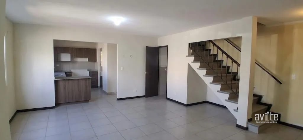 VILLA en alquiler, nivel 1 y 2. Dentro de Alameda Norte Q7,200 — Apartamento en Alquiler en Condado Naranjo, Zona 4 Mixco, Guatemala, Ciudad — foto 1 de 10