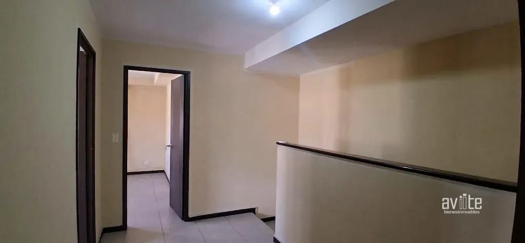 VILLA en alquiler, nivel 1 y 2. Dentro de Alameda Norte Q7,200 — Apartamento en Alquiler en Condado Naranjo, Zona 4 Mixco, Guatemala, Ciudad — foto 4 de 10